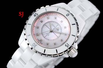 新作入荷 J12シャネル  女性腕時計33mm