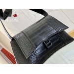 2023年春夏新作入荷 バレンシアガdown town バッグqb工場 size:30*17cm