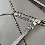 2023年4月新作入荷原版復刻 LOEWE バッグ tu工場 SIZE:35*17*24