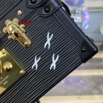 2023年5月30日原版復刻新作入荷 ルイヴィトンM20532 バッグ haiou工場size:20*5*12.5cm