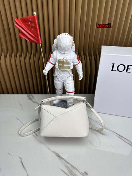 2023年早秋新作入荷高品質 LOEWE バッグ  LOW1工場 18CM