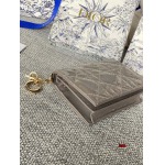 2024年3月26日人気新作入荷ディオールパテントレザー 財布 yue工場11*9cm