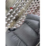 2024年12月9日秋冬高級N品新品 Pradaダウンジャケット ベスト  520工場