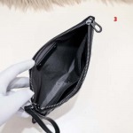 2025年早春新品入荷 Bottega Veneta  クラッチバッグ 3工場