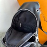 2025年早春新品入荷 ルイヴィトンチェストバッグの男性 3工場