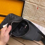 2025年早春新品入荷 ルイヴィトンチェストバッグの男性 3工場