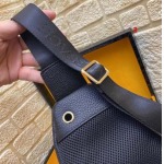 2025年早春新品入荷 ヴェルサーチ チェストバッグの男性 3工場