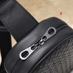2025年早春新品入荷Bottega Veneta  チェストバッグの男性 3工場