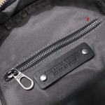 2025年早春新品入荷Bottega Veneta  チェストバッグの男性 3工場