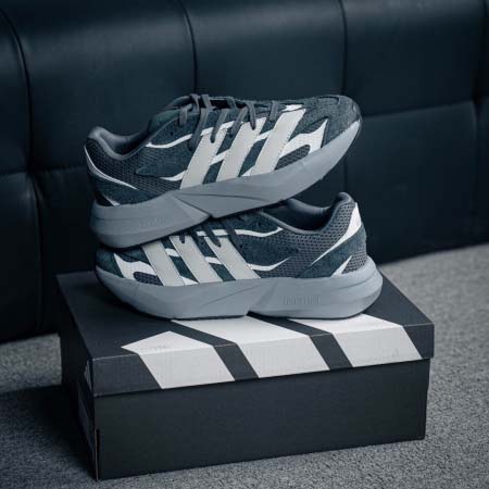 2025年1月25日高品質新品入荷Adidas Lightblazeスニーカー/運動靴