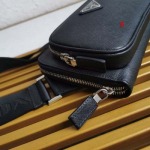 2025年早春新品入荷 PRADA  バッグの男性 3工場