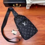 2025年早春新品入荷 ルイヴィトン  バッグの男性 3工場