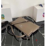 2025年早春新品入荷PRADA   バッグ 3工場