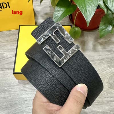 2025年早春新品入荷 FENDI  本革 ベルト LANG...