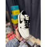 2025年1月30日新品入荷C NiKe SB DuNiKe Low x Undefeated  スニーカー/ランニングシューズ/カジュアルシューズ