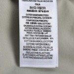 Burberry-バーバリー24ss新作チェック柄のウォーマーリバーシブルを着用します