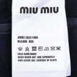 MIUMIU(ミュウミュウ)アルファベット刺繡空気層ファスナージャケットコートです