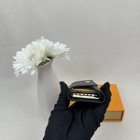 2025年2月24日早春新品M62630  SIZE:10.5x 7.0x 2.0 cm   ルイヴィトン6連キーケース zy工場