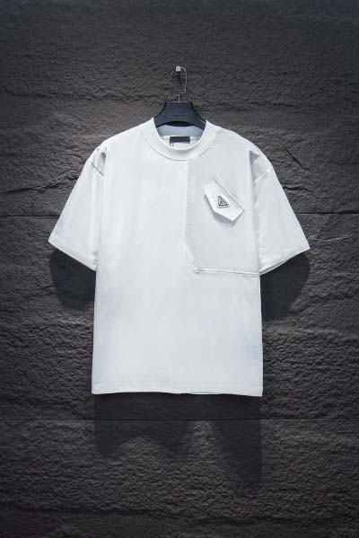 プラダの半袖Tシャツ2025年2月13日発売 HS工場