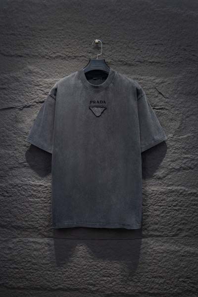 プラダの半袖Tシャツ2025年2月13日発売 HS工場