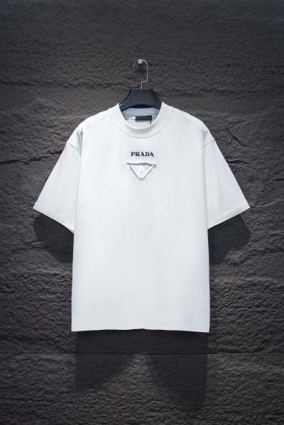 プラダの半袖Tシャツ2025年2月13日発売 HS工場