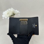 2025年2月24日早春新品M62630  SIZE:10.5x 7.0x 2.0 cm   ルイヴィトン6連キーケース zy工場