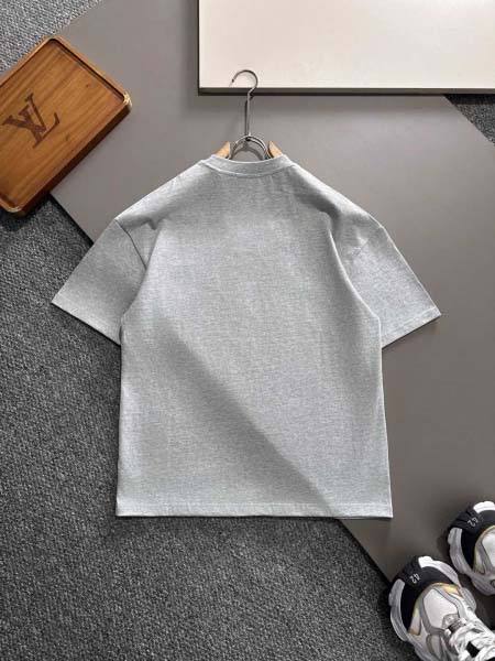 2025年3月19日高品質新作FENDI半袖Tシャツ HoHo工場