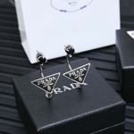 2025年3月7日入荷新品PRADAピアスギフト/誕生日/記念品/xin工場