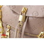 2025年3月16日 ルイヴィトン新品 M13357 M13358 M13387 M13389 Coussin Backpack  Coussin   Monogram  LV    Coussin 21.0 x 26.0 x 10.0