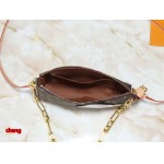 2025年3月16日 ルイヴィトン新品 M13663 M13404 M13440 M92649  Pochette Accessoires  Monogram    22.0 x 13.0 x 4.0