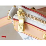 2025年3月16日 ルイヴィトン新品 M13663 M13404 M13440 M92649  Pochette Accessoires   Monogram  x 22.0 x 13.0 x 4.0