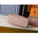 2025年3月16日 ルイヴィトン新品 M13180 MahinaBoundless—— HouseMahina 16.9 x 13.2 x 6.7