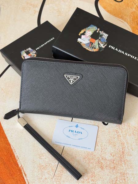 2025年3月17日新品財布PRADA blue  21cm...