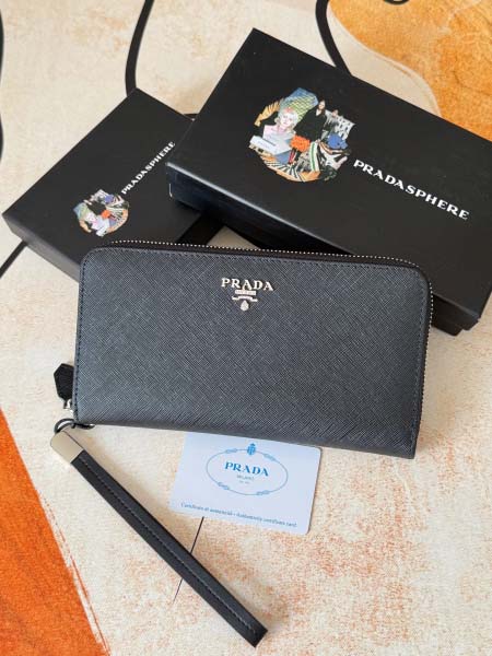 2025年3月17日新品財布PRADA blue  21cm...