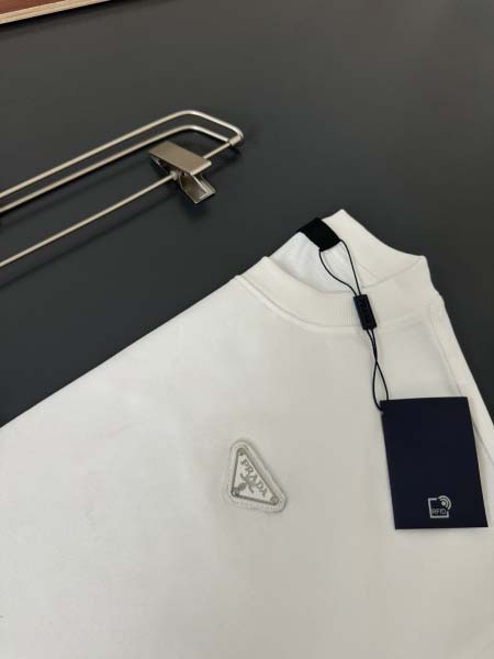 2025年4月19日入荷新作Prada半袖Tシャツ 超厳選★誕生日プレゼント/結婚祝い/内祝い/贈り物/YI+YI工場S-XXL