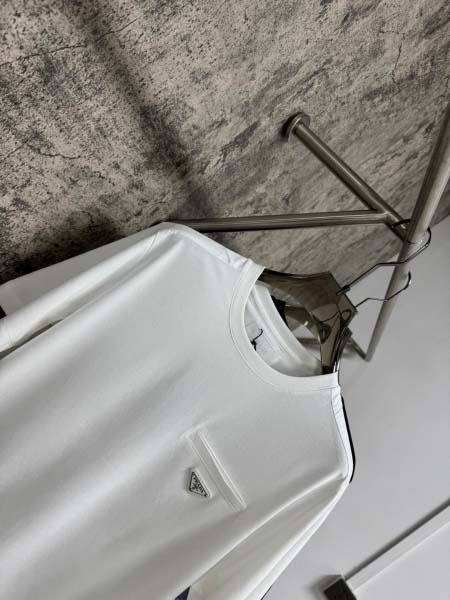 2025年4月25日入荷新作Prada半袖Tシャツ 原版复刻高級品香港の会社超厳選★入手困難/誕生日プレゼント/yinx工場