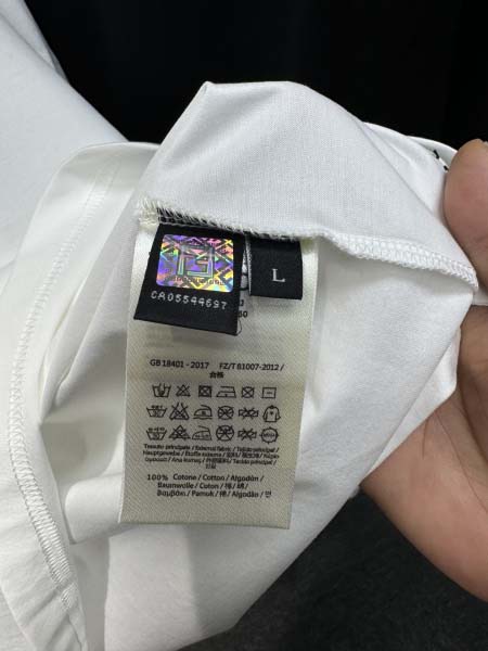 2025年4月25日入荷新作FENDI半袖Tシャツ 原版复刻高級品香港の会社超厳選★入手困難/誕生日プレゼント/yinx工場