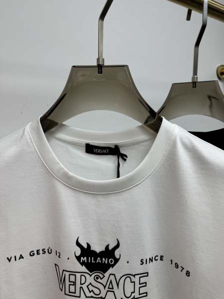2025年4月25日入荷新作Versace半袖Tシャツ 原版复刻高級品香港の会社超厳選★入手困難/誕生日プレゼント/yinx工場