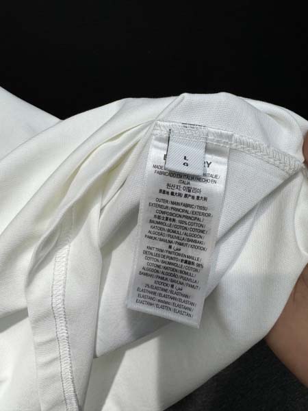 2025年4月25日入荷新作Burberry半袖Tシャツ 原版复刻高級品香港の会社超厳選★入手困難/誕生日プレゼント/yinx工場