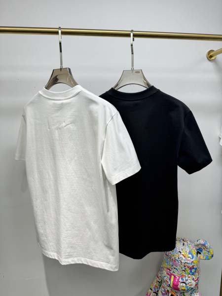 2025年4月25日入荷新作Versace半袖Tシャツ 原版复刻高級品香港の会社超厳選★入手困難/誕生日プレゼント/yinx工場