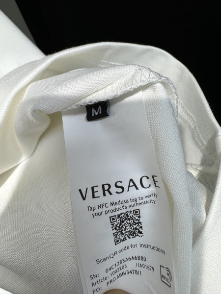 2025年4月25日入荷新作Versace半袖Tシャツ 原版复刻高級品香港の会社超厳選★入手困難/誕生日プレゼント/yinx工場