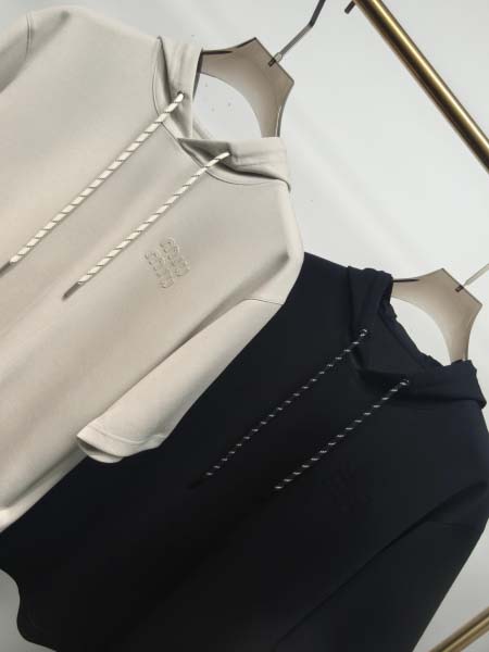 2025年4月26日入荷新作Miumiu春夏半袖Tシャツパーカー 原版复刻高級品香港の会社超厳選★入手困難/誕生日プレゼント/yinx工場