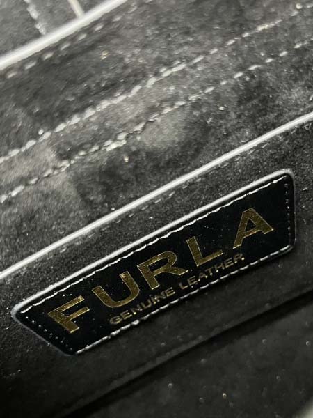 2025年4月27日入荷新作  FURLA型番H02010  SIZE:26.5X8X18CM  /XX工場