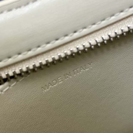 2025年4月27日入荷新作  CELINE 新品Tillyわきの下バッグ  牛革  6610SQ SIZE:23*13.5*4cm  /XX工場