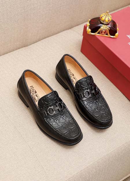 2025年4月10日入荷新品Ferragamoカジュアルシュ...