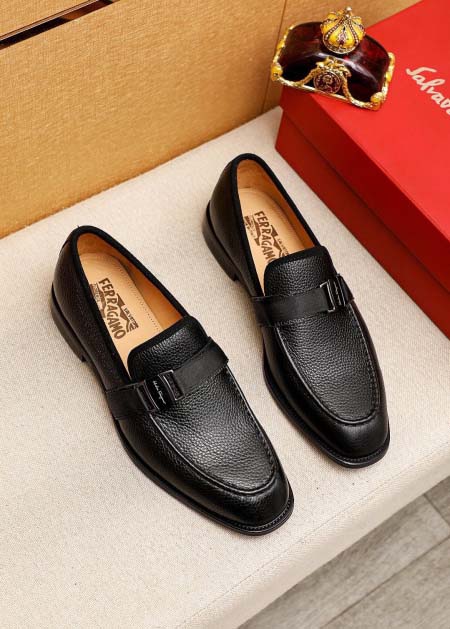 2025年4月10日入荷新品Ferragamoカジュアルシュ...