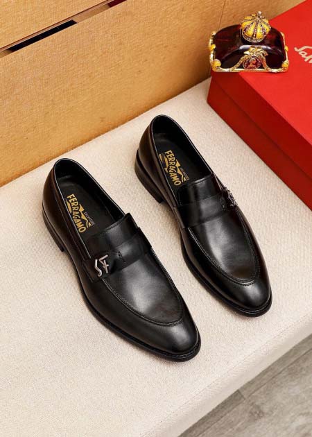 2025年4月10日入荷新品Ferragamoカジュアルシュ...