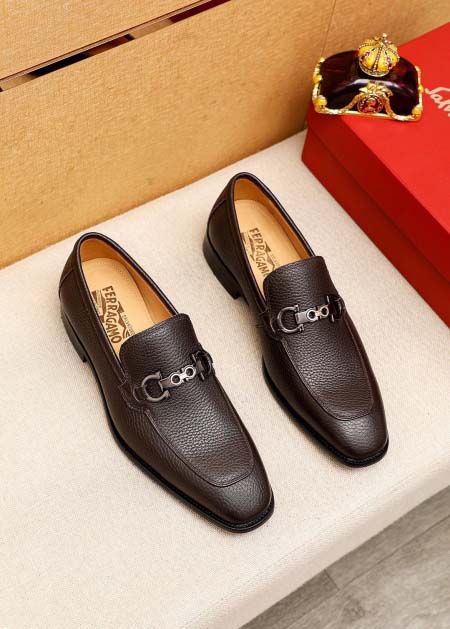 2025年4月11日入荷新品Ferragamoカジュアルシュ...