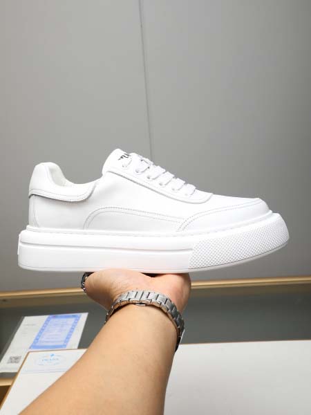 2025年4月11日入荷新品Pradaカジュアルシューズ/ス...