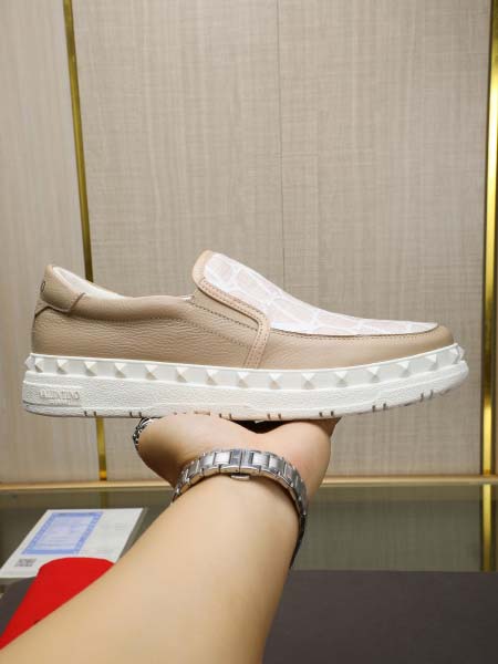 2025年4月11日入荷新品VALENTINOカジュアルシュ...